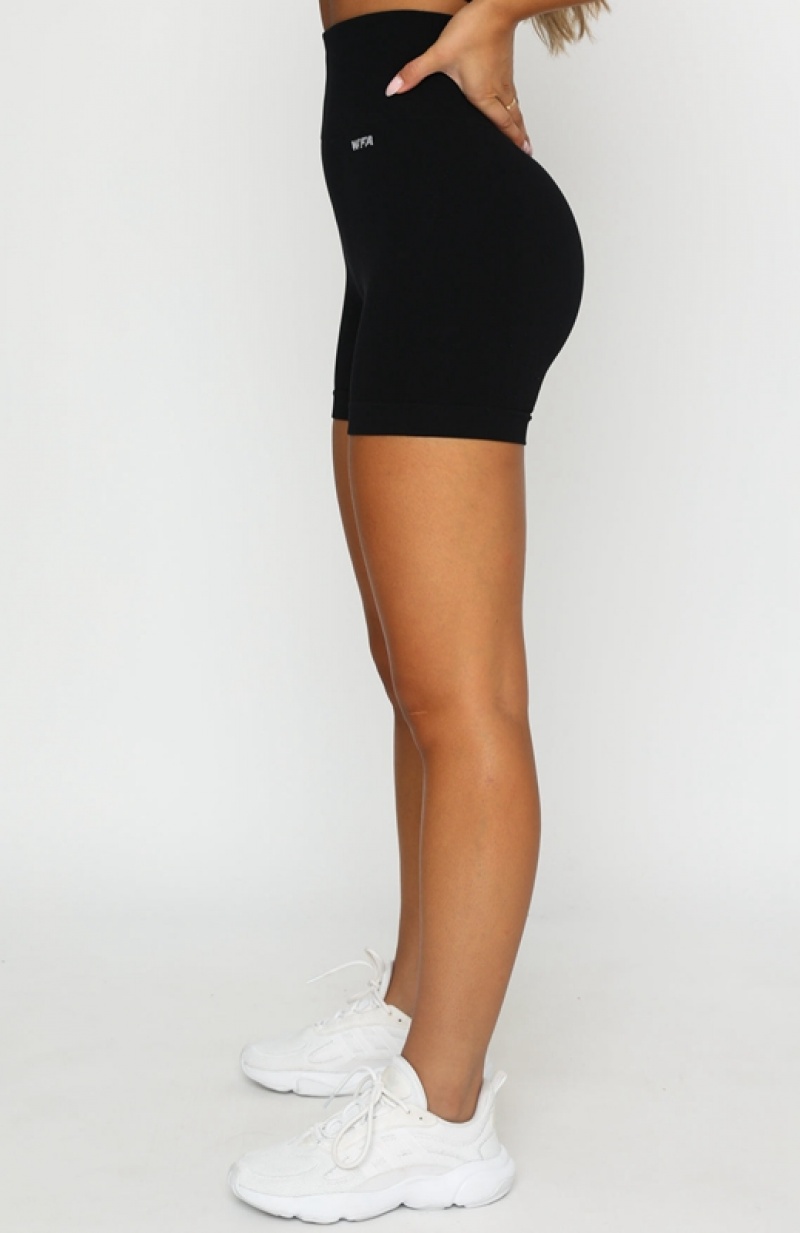 Black White Fox Seamless High Waisted Women's Shorts | MSYW-80217